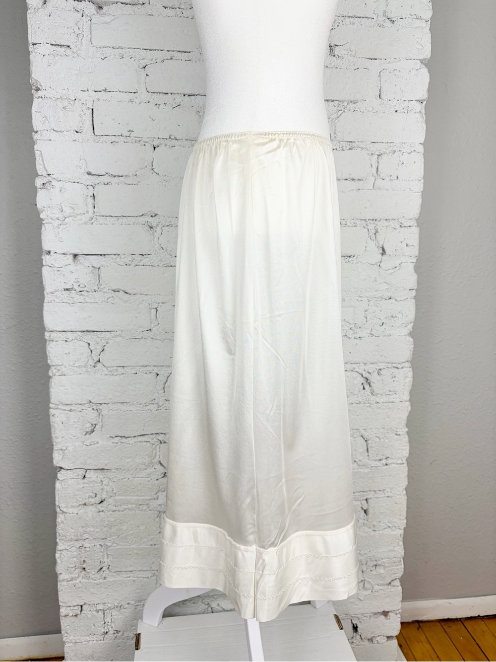 VTG 80s Antron III VTG Nylon White Half Slip Skirt 18W 20W 2X - Picture 2 of 7